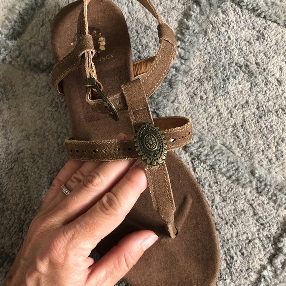 Yellow Box Shoes - NEW YELLOW BOX Carob Sandal in Taupe